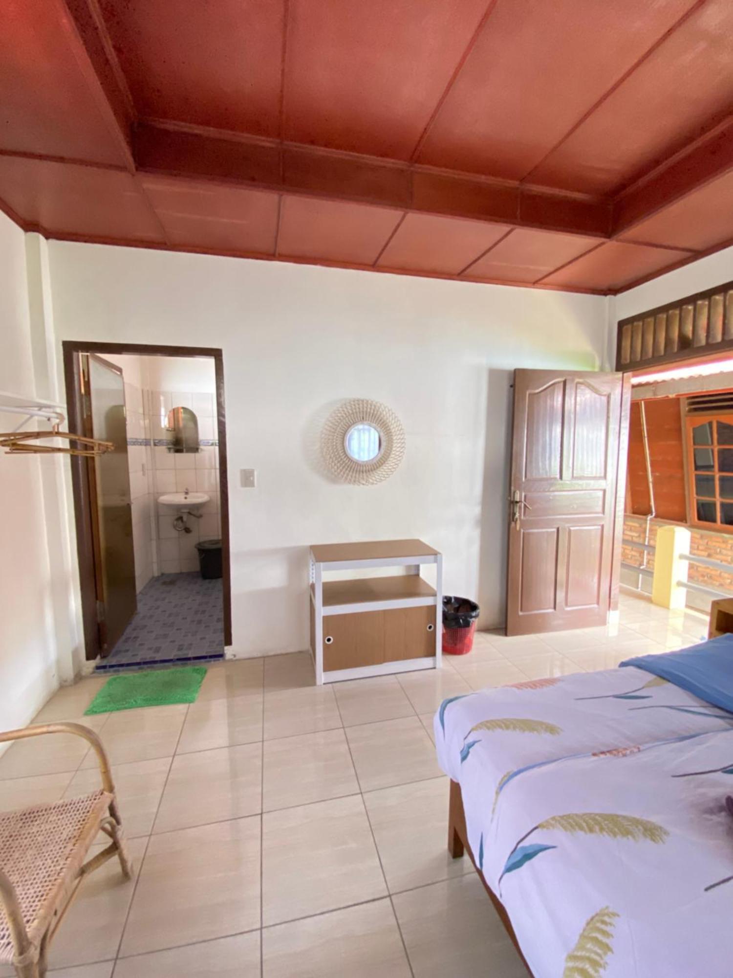 Romlan Hotel Tuk Tuk Bilik gambar