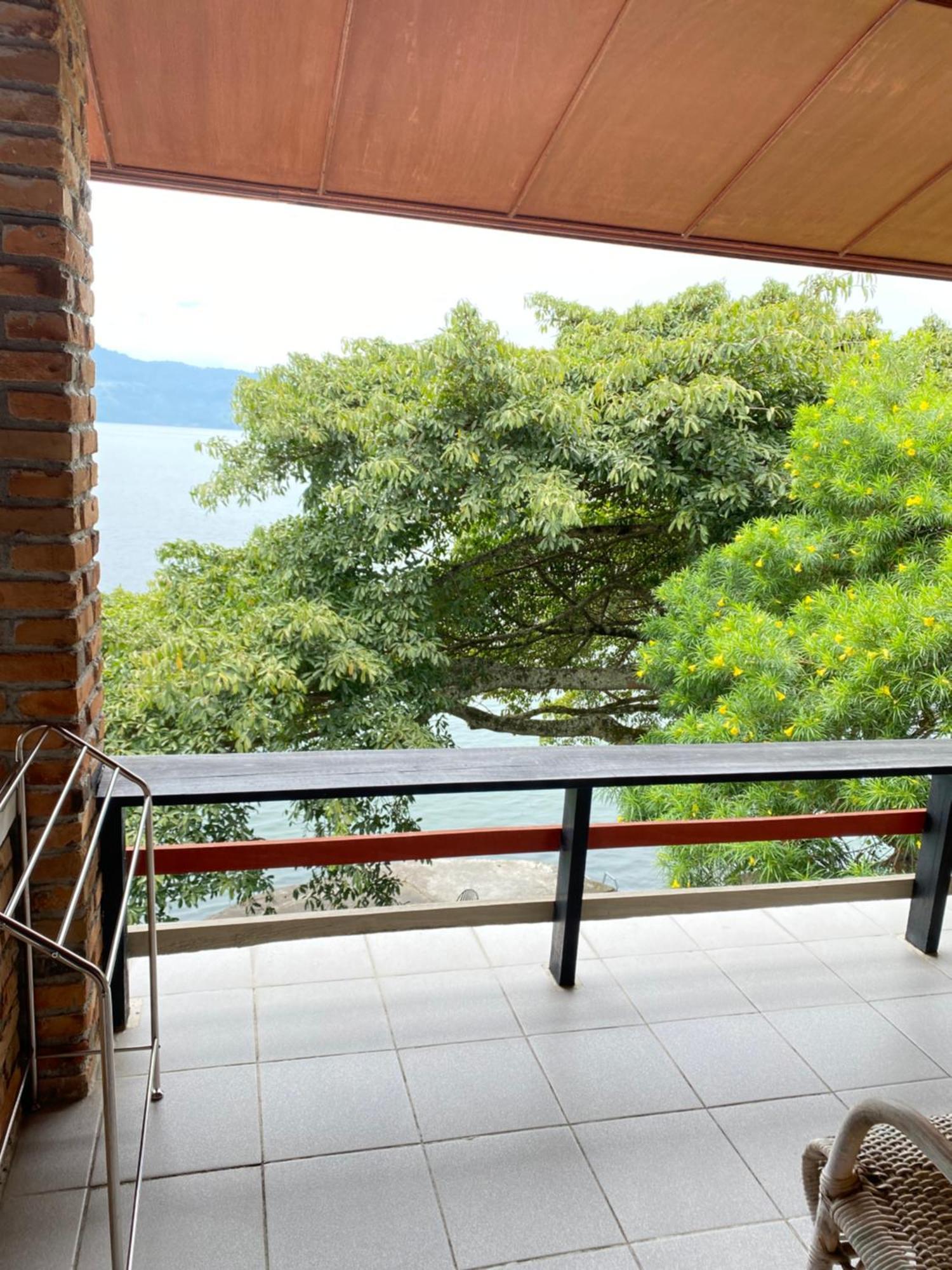 Romlan Hotel Tuk Tuk Bilik gambar