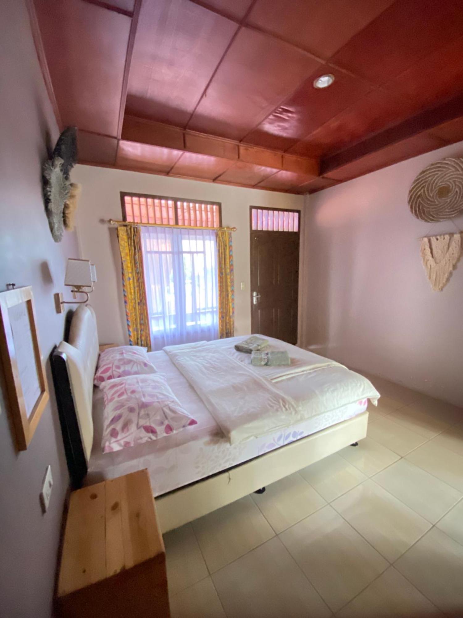 Romlan Hotel Tuk Tuk Bilik gambar