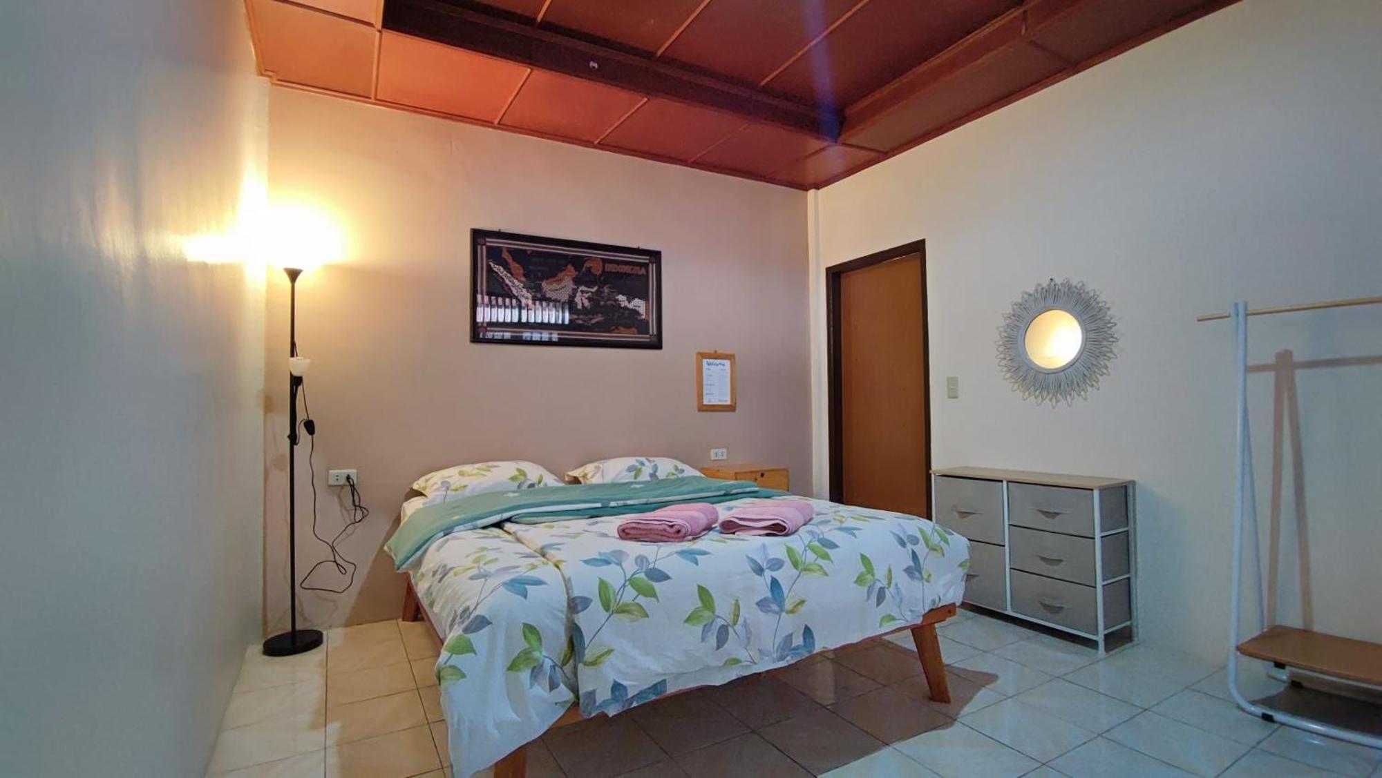 Romlan Hotel Tuk Tuk Bilik gambar