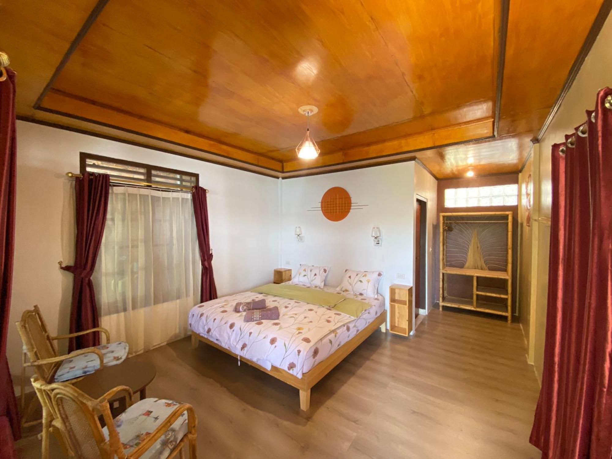 Romlan Hotel Tuk Tuk Bilik gambar