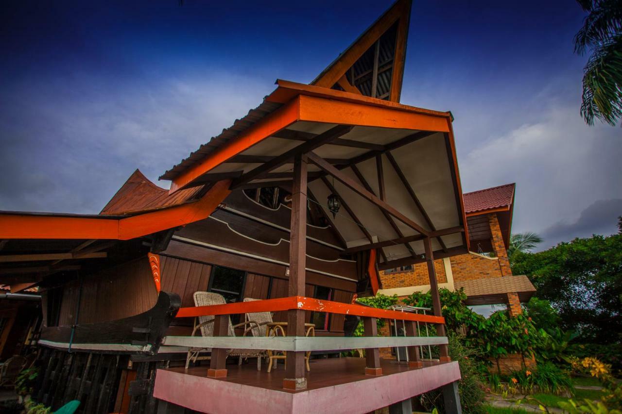 Romlan Hotel Tuk Tuk Luaran gambar